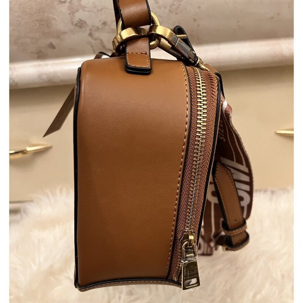 NWT STEVE MADDEN COGNAC BELIZZA WOVEN CROSSBODY HAND BAG AIRPODS TIKTOK VIRAL - Picture 4 of 8